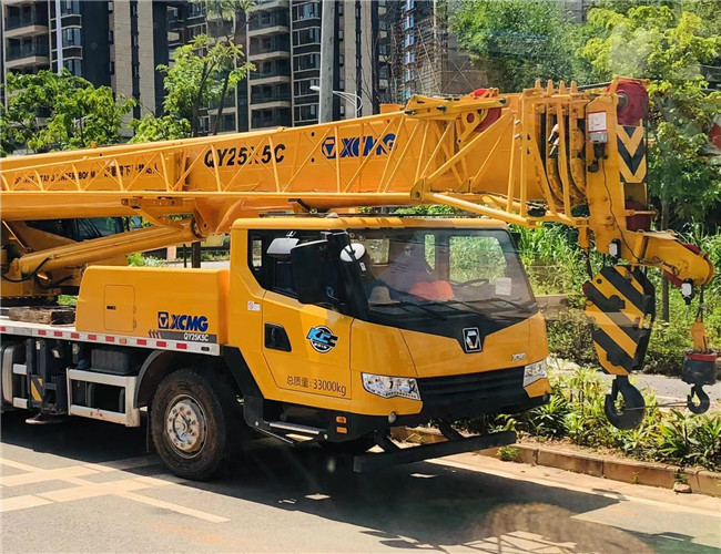 东兴市大件设备吊装租赁吊车