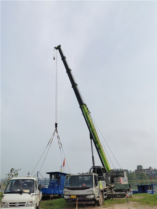 东兴市桥梁建设吊装案例